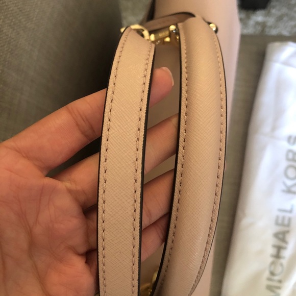 SOLD! NWT Michael kors Ava satchel medium - Picture 7 of 10